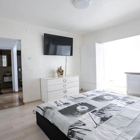 Apartament Central ทาร์กู จิอู ภายนอก รูปภาพ