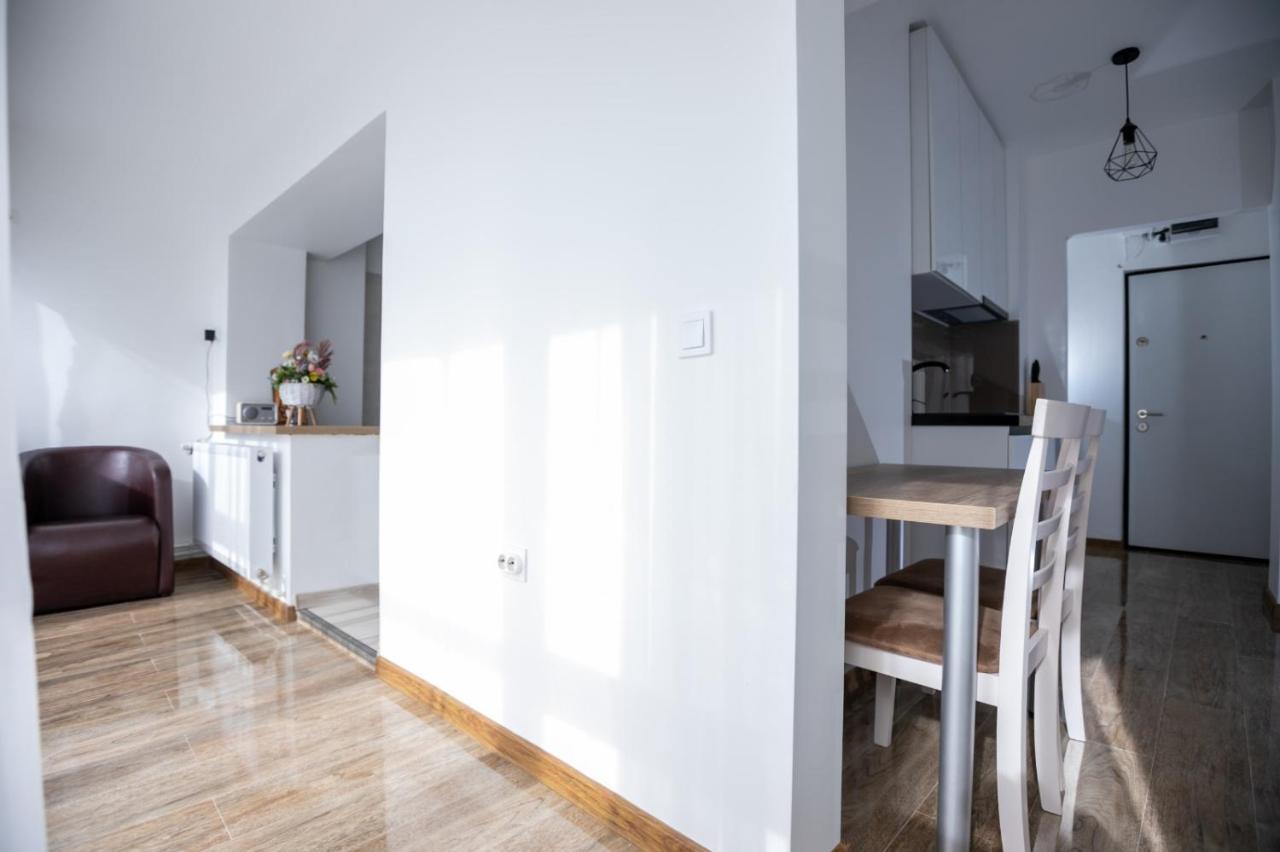 Apartament Central ทาร์กู จิอู ภายนอก รูปภาพ