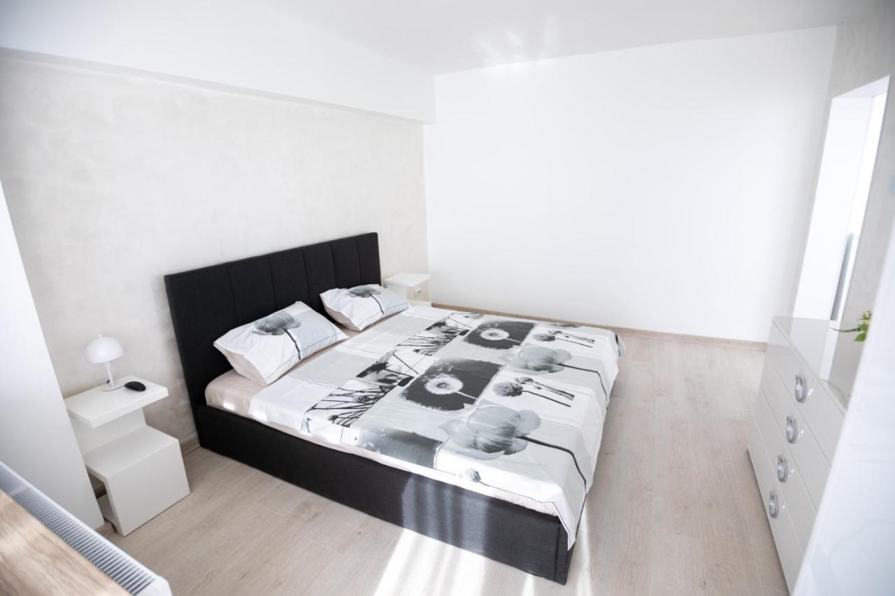 Apartament Central ทาร์กู จิอู ภายนอก รูปภาพ