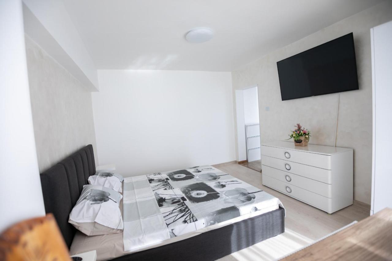 Apartament Central ทาร์กู จิอู ภายนอก รูปภาพ
